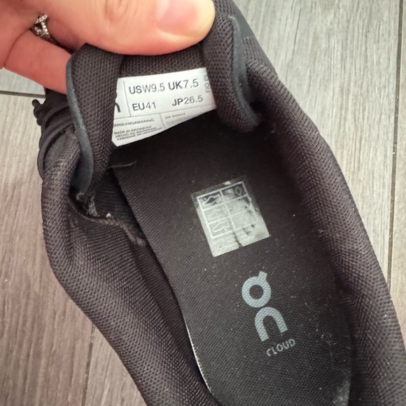 On Cloud 5 Women’s  Sneakers - Black and White - Picture 5 of 5